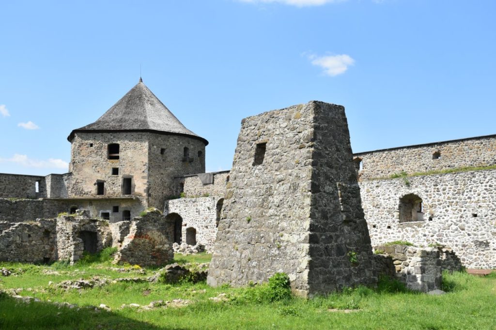 Kamenné ruiny kláštora